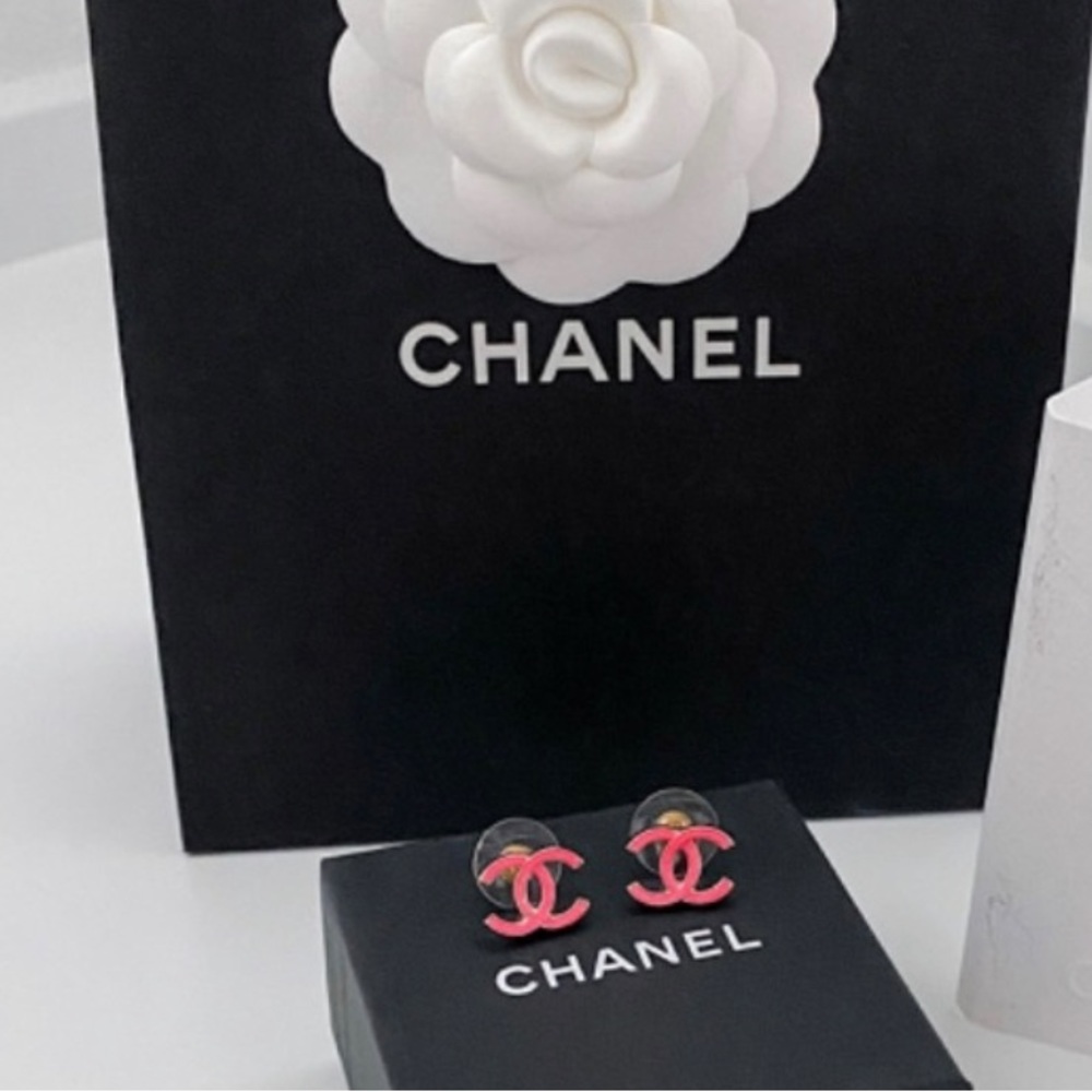 Chanel 22C studs bright hot pink cc logo earrings